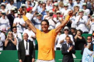 Rafael Nadal Instagram - Hola a todos, aún no me encuentro preparado para competir al más alto nivel por lo que no podré jugar en uno de los torneos más importantes de mi carrera, Monte Carlo. Lamentablemente no me encuentro aún en condiciones de jugar con las máximas garantías y continúo mi proceso de recuperación y preparación, esperando volver pronto a la competición 😔💪🏻
