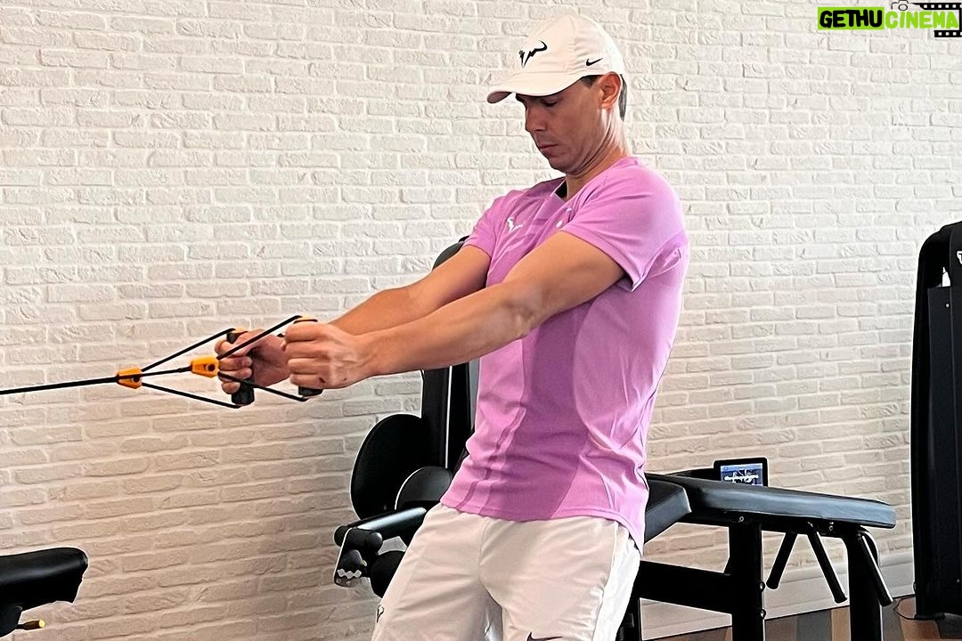 Rafael Nadal Instagram - Hi all. Back at home in Mallorca, wanted to share with you all some pictures of my stay in Kuwait these past days. Great week of work! 💪🏻 📸 @cocodubreuilphoto / @rafanadalacademykuwait Rafa Nadal Academy