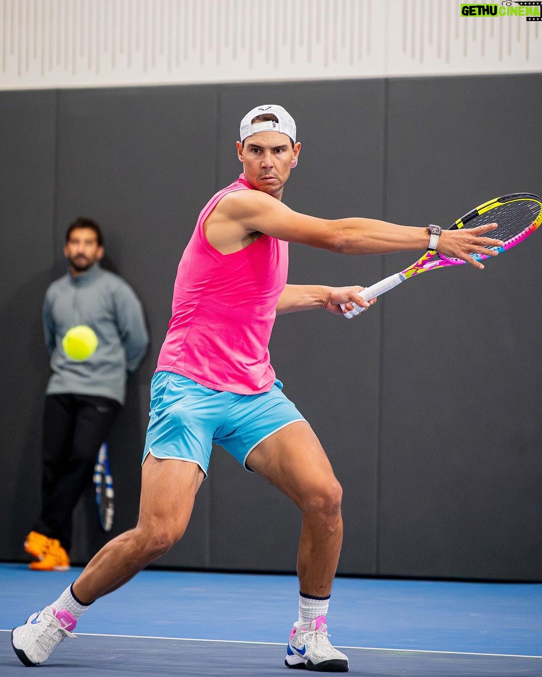Rafael Nadal Instagram - ๐ช๐ผ โ๐ ๐ฉ๐๐๐ฃ๐ ๐'๐ข ๐ง๐๐๐๐ฎ ๐๐ฃ๐ ๐ ๐ฉ๐ง๐ช๐จ๐ฉ ๐๐ฃ๐ ๐๐ค๐ฅ๐ ๐ฉ๐๐๐ฉ ๐ฉ๐๐๐ฃ๐๐จ ๐ฌ๐๐ก๐ก ๐๐ค ๐ฌ๐๐ก๐ก. ๐๐๐๐ฉ ๐ฌ๐๐ก๐ก ๐๐๐ซ๐ ๐ข๐ ๐ฉ๐๐ ๐ค๐ฅ๐ฅ๐ค๐ง๐ฉ๐ช๐ฃ๐๐ฉ๐ฎ ๐ฉ๐ค ๐๐ฃ๐๐ค๐ฎ ๐ข๐ฎ๐จ๐๐ก๐ ๐ค๐ฃ ๐ฉ๐๐ ๐๐ค๐ช๐ง๐ฉโ ๐ช๐ผ @rafaelnadal & @gabriel_debru ๐ฅ at the @rafanadalacademy! VAMOSโผ๏ธ Rafa Nadal Academy