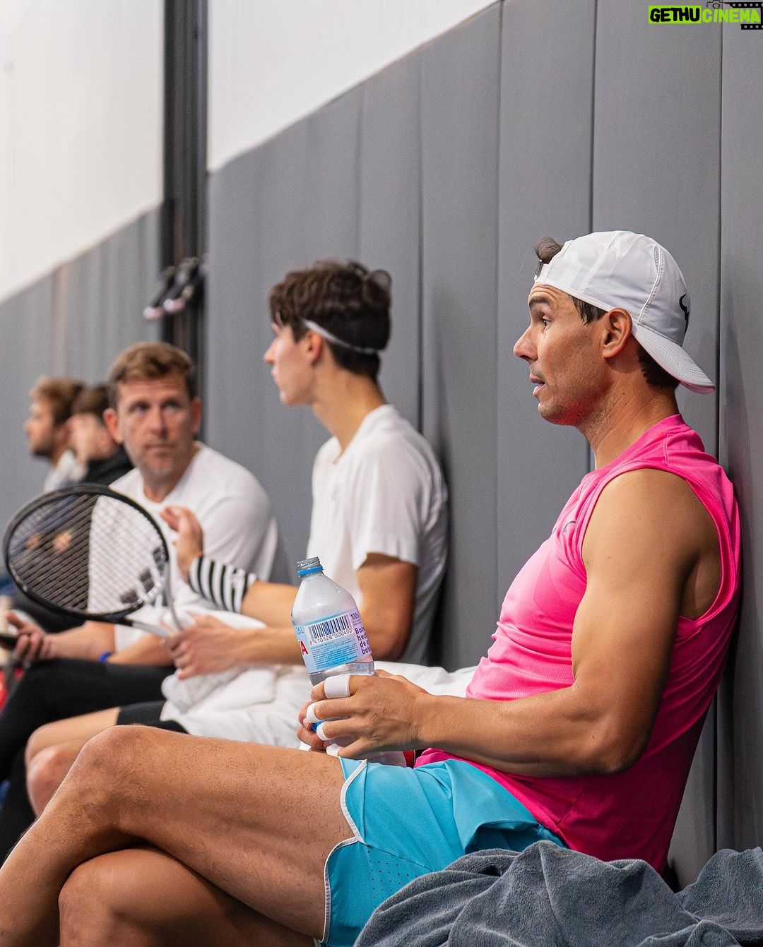 Rafael Nadal Instagram - ๐ช๐ผ โ๐ ๐ฉ๐๐๐ฃ๐ ๐'๐ข ๐ง๐๐๐๐ฎ ๐๐ฃ๐ ๐ ๐ฉ๐ง๐ช๐จ๐ฉ ๐๐ฃ๐ ๐๐ค๐ฅ๐ ๐ฉ๐๐๐ฉ ๐ฉ๐๐๐ฃ๐๐จ ๐ฌ๐๐ก๐ก ๐๐ค ๐ฌ๐๐ก๐ก. ๐๐๐๐ฉ ๐ฌ๐๐ก๐ก ๐๐๐ซ๐ ๐ข๐ ๐ฉ๐๐ ๐ค๐ฅ๐ฅ๐ค๐ง๐ฉ๐ช๐ฃ๐๐ฉ๐ฎ ๐ฉ๐ค ๐๐ฃ๐๐ค๐ฎ ๐ข๐ฎ๐จ๐๐ก๐ ๐ค๐ฃ ๐ฉ๐๐ ๐๐ค๐ช๐ง๐ฉโ ๐ช๐ผ @rafaelnadal & @gabriel_debru ๐ฅ at the @rafanadalacademy! VAMOSโผ๏ธ Rafa Nadal Academy
