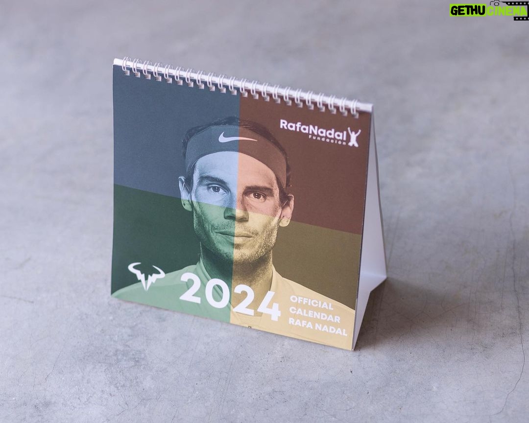 Rafael Nadal Instagram - Ya está disponible en la tienda de la @rafanadalacademy el Calendario Oficial 2024 de @rafaelnadal , cuyos beneficios se destinan íntegramente al funcionamiento de los proyectos de la @frnadal en España e India.📅🔝 Este año está dedicado a los 4 Grandes Slams y hay disponible la versión sobremesa y la de pared. ¿Cuál te gusta más?👀 ¡Consigue el tuyo ya! ➡️ÚNICO PUNTO DE VENTA!! … The Official 2024 Calendar of @rafaelnadal is now available at the @rafanadalacademy store, with all proceeds going directly to support the projects of @frnadal in Spain and India.📅🔝 This year's edition is dedicated to the 4 Grand Slams, and both desktop and wall versions are available. Which one do you prefer?👀 Get yours now! ➡️EXCLUSIVE POINT OF SALE!! #rafanadal #rafaelnadal #calendario #2024 #fundacionrafanadal #calendariosolidario #calendar #official #tenis #tennis Rafa Nadal Academy