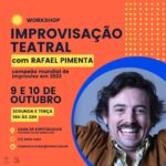 Rafael Pimenta Instagram – Vem aí mais um BAITA curso: “Workshop de Improvisação Teatral” com @orafapimenta , campeão mundial de improviso em 2022 e finalista do Reality Show #futuroexporta do Grupo @portadosfundos . Dias 09 e 10/10, das 19 às 22 horas, na @casadeespetaculos . 🎭❤️

Informações e inscrições no link da BIO, whatsapp 51 98154-0682 ou e-mail comicacultural@terra.com.br.

Que técnicas nos ajudam a enfrentar situações inesperadas no teatro e na vida? Em dois encontros, o curso de improvisação teatral parte da construção da cena para que o participante desenvolva uma atitude mais generosa frente aos desafios mais diversos com prazer e leveza.
Através exercícios, jogos e estímulos, os alunos criarão histórias, cenas, personagens, diálogos e imagens de modo espontâneo. E assim, poderão aprimorar ferramentas de construção narrativa e atuação cênica.

O curso pretende trabalhar de forma prática os fundamentos da linguagem da improvisação teatral. A partir de jogos, as técnicas e os conceitos serão exercitados em cena estimulando o participante a reconhecê-los e a incorporá-los na sua atuação. Serão abordadas noções de jogo, de percepção cênica, de atuação e de narrativa, tais como escuta, aceitação, prazer, ritmo, plataforma, conflito e status.

Rafael Pimenta é ator e improvisador. No teatro, atuou em Diabinho e Outras Peças Curtas, Portátil (Porta dos Fundos), Improvável (Cia. Barbixas) e Jogando no Quintal. Cursou o Diplomado de Improvisação Teatral, em Bogotá. Participa regularmente de festivais de improvisação teatral pelo mundo, sendo campeão mundial em formato competitivo, em 2022, em Lisboa. Também protagonizou as séries Necrópolis, Condomínio Jaqueline e X-Coração e participou do reality show Futuro Ex-Porta (Porta dos Fundos).

Arte gráfica: @catharinaconte
#rafaelpimenta #comicacultural #casadeespetaculospoa #portadosfundos #futuroexporta
#improvisacaoteatral #cursosdecomedia Porto Alegre, Rio Grande do Sul