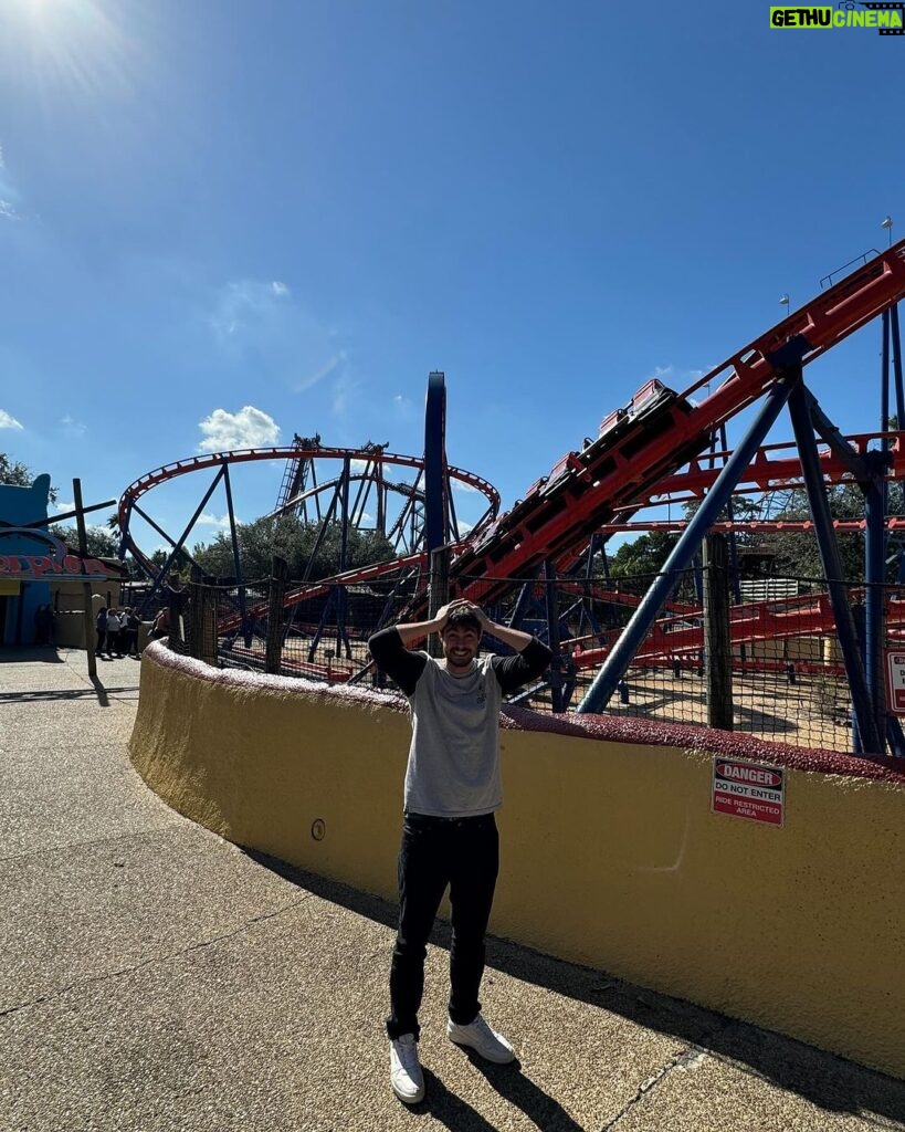 Rafael Vitti Instagram - Diazão de muita adrenalina aqui no @buschgardens @buschgardensbr ♥️🎢🤪 Busch Gardens Tampa Bay