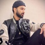 Raghav Juyal Instagram – Photos pe sala views to aate nahi , 
chalo koi nahi ,kuch cheese apna mann behelane ke liye bhi ki jaati hain .
Tell me which is the best one ?