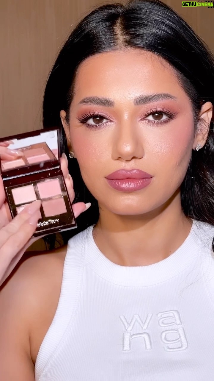 Rahma Riyad Instagram - 💖تألق بيلو توك لرحمة رياض💖 حبيبتي، حان الوقت لتحصلي على إطلالة بيلو توك الخاصة بكِ لليلة رأس السنة! المُذهلة رحمة وابنة أختي الموهوبة صوفيا تلبوري يوضحون لنا كيف مع الجديد والذي سيُطلق قريباً "هوليود جلو جلايد فايس أركتيكت هايلايتر" بالدرجة بيلو توك، مع استخدام الباليت الحالمة والرومانسية "بيلو توك إنستانت آي باليت" و"بيلو توك كولاجين ليب باث" لشفاه بتأثير ممتلئ.✨ هل انضممتِ إلى قائمة الانتظار بعد؟ إنه سر تألق الجمال الجديد للنجوم!🌟 انضمي إلى قائمة انتظار الجديد "هوليود جلو جلايد فايس أركتيكت هايلايتر" في متاجر شارلوت تلبوري بالشرق الأوسط الآن!✨ 💖RAHMA RIAD’S PILLOW TALK GLOW💖 Darlings, it’s time to DIAL UP your Pillow Talk look for New Year’s Eve! The STUNNING @RahmaRiadh and my TALENTED niece @SofiaTilbury show us how with my NEW! & COMING SOON Hollywood Glow Glide Face Architect Highlighter in Pillow Talk, teamed with my dreamy, romantic Pillow Talk Instant Eye Palette and plump-effect Pillow Talk Collagen Lip Bath ✨ Have you joined the waitlist yet? It’s the NEW! BEAUTY GLOW TRICK OF THE STARS!🌟 Join my NEW! Hollywood Glow Glide Face Architect Highlighter waitlist in my Middle East Beauty Wonderlands NOW! ✨ #CharlotteTilbury #RahmaRiad #NYE