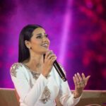 Rahma Riyad Instagram - . نجمة سطعت في سماء الأغنية العربية.. غنت للإنسان وللحب.. فأطربت الآذان وسكنت القلوب .. رحمة رياض الآن مدرج خورفكان Rahma Riad is now on stage with her delicate and sweet voice #هلاخورفكان #خورفكان #مدرج_خورفكان #letskhorfakkan #Khorfakkan #KhorfakkanAmphitheatre Khorfakkan Amphitheatre