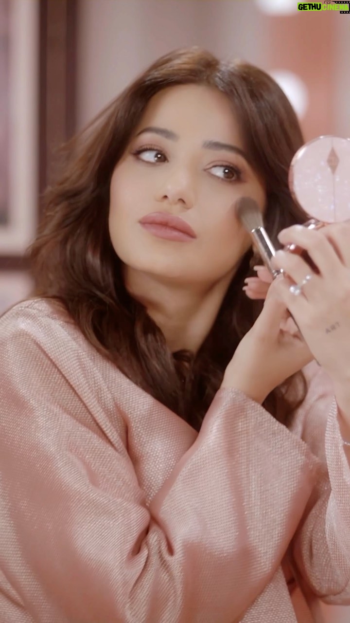 Rahma Riyad Instagram - تعرض الآن حلقتي من أسرار الجمال مع شارلوت تلبوري!! ✨ تابعينا لمشاهدة مسلسل @charlottetilburyarabia الجديد مع الجميلة @lojain_omran ، حيث سنتحدث عن كل شيء يخص مجموعة شارلوت الجديدة "پيلو توك پارتي"، وأسرار عني وعن مكان احتفالي القادم! شاهديها الآن على قناة شارلوت تلبوري على اليوتيوب! #أسرار_الجمال_مع_شارلوت_تلبوري #BeautySecretswithCharlotteTilbury #CharlotteTilbury @charlottetilburyarabia @lojain_omran LIVE NOW!! 💫 Tune in to watch my with the GORGOUES @lojain_omran for @charlottetilburyarabia’s NEW! Beauty Secrets with Charlotte Tilbury where we speak all about Charlotte’s NEW Pillow Talk Party collection, secrets about me and where is my next celebration going to be! 📺 Watch NOW on Charlotte Tilbury’s YouTube channel! #أسرار_الجمال_مع_شارلوت_تلبوري #BeautySecretswithCharlotteTilbury #CharlotteTilbury @charlottetilburyarabia @lojain_omran #رحمة_رياض | #RahmaRiad