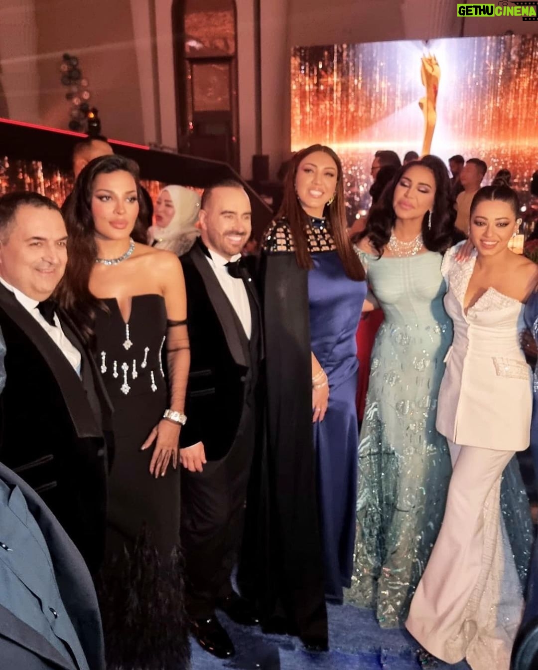 Rahma Riyad Instagram - ' بگد ما راح تتعب بالآخر لازم تحصد نجاح.. ولله الحمد أنا ثمرة نجاحي حصدتها بفضل مثابرتي ومحبتكم ودعمكم.. سعيدة جدأ بهذا التكريم.. شكرًا الموركس دور✨ @murexdor | #Murexdorinternational 2022 شكرًا لكل شخص صوت لأغنيتي #الكوكب 🪐.. أحبكم ❤️ Makeup @patriciariga Hairstyle @salon.andregureghian Outfit by @nemer_saade Jewelry @yeprem Styled by @sara8barakat Photographer @zobiansaadofficiall Thanks🤍! #رحمة_رياض | #RahmaRiad #Murexdor2022 | #Murexdor Atlantis, The Palm