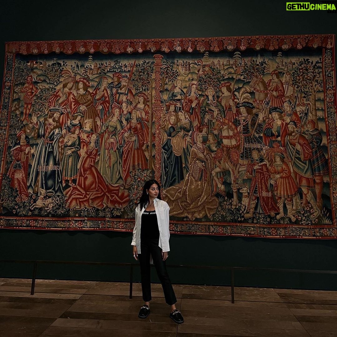 Rahma Riyad Instagram - . متحف @louvreabudhabi من اجمل الاماكن اللي موجوده #في_أبوظبي جمال المكان والقصص الموجوده بي شي خيال كل زاويه تحجي قصه وتاريخ متعه لا تنتهي قضيت 5 ساعات بدون ما احس #FindYourPace #RahmaRiad | #رحمة_رياض Louvre Abu Dhabi
