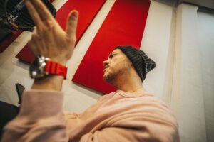 Raige Instagram - Oggi platino con #volgare 💿 e un paio di settimane fa altro platino con #personelbuio 💿

Ok, torno a scrivere ✍️
@warnerchappellmusicitaly