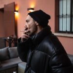 Raige Instagram - Sono in studio a scrivere canzoni e, contestualmente, sto rivalutando l’utilizzo della camicia anche in ambiente più informale. Ah, nelle scorse settimane un altro singolo si è aggiunto alle certificazioni di quest’anno. Lo metto nel carosello che fa figo e non impegna! Non male questo 2022. Ci si vede quando ci si vede. 📸 di @nicola.vallarella Milan, Italy