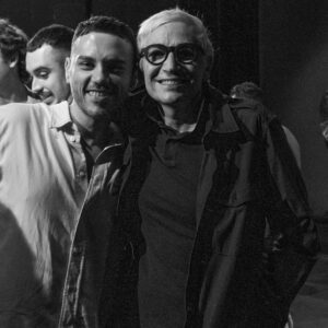 Raige Instagram - Ieri sera a #Milano per la prima del documentario dei @therealonemic X @essemagazine.

È stato davvero emozionante, serate come questa rimangono per sempre e poi ancora per un po’. Alla fine questo grande viaggio della musica mi ha regalato, tra le altre cose, amici, fratelli e compagni di viaggio. 
Vecchi e nuovi, vicini e lontani.

Onemic X Sempre ❤️

Foto del solito, magico @nicola.vallarella