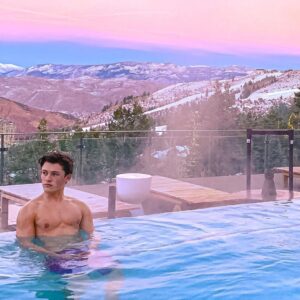 Rainer Dawn Instagram - Lance and I were absolutely vibin in this hot tub. 5 ft apart cuz I’m shy. ✌️💉