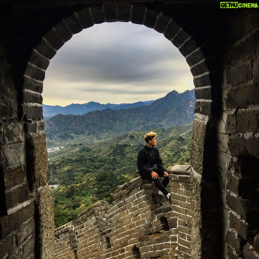 Rainer Dawn Instagram - Some walls are greater then others🙏✌️😴 Great Wall of China
