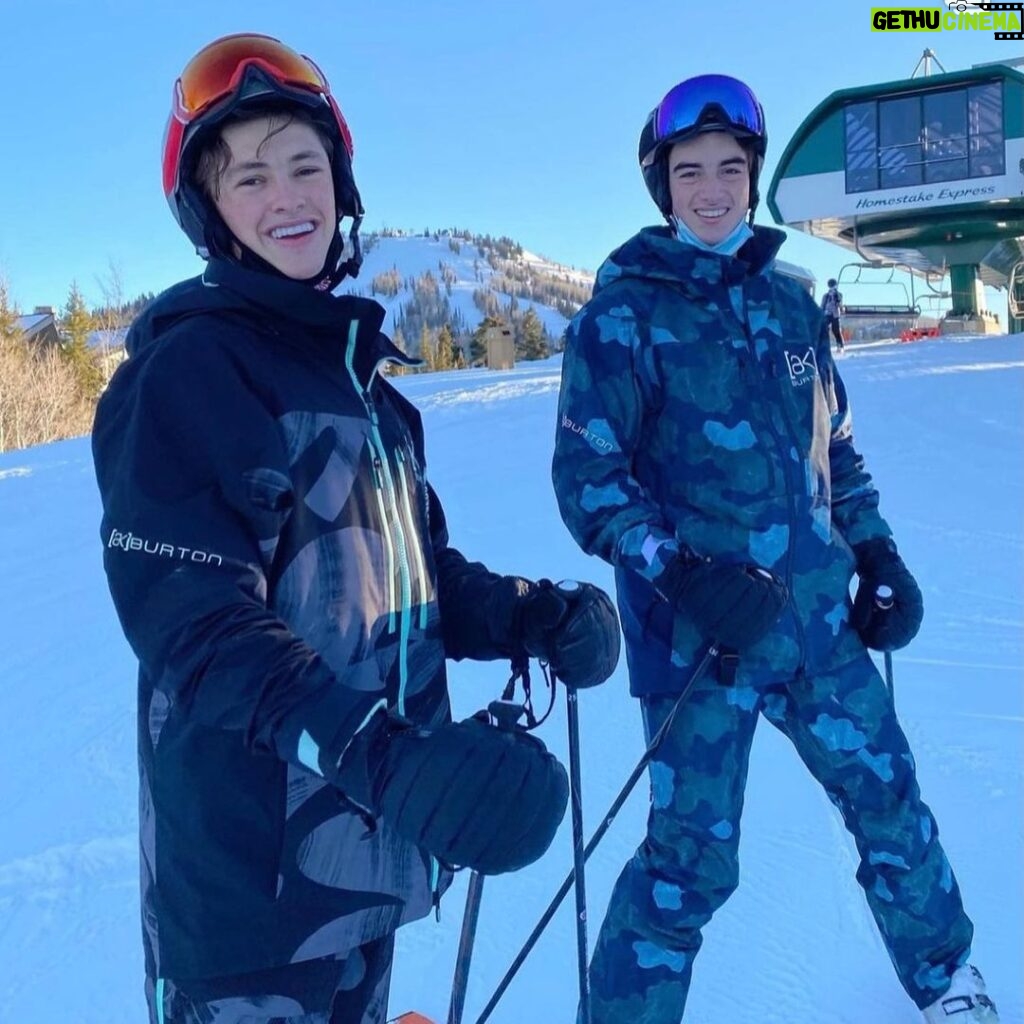 Rainer Dawn Instagram - Wishing you all a 2021 with more ski trips and less midterms🧡 Deer Valley, Utah