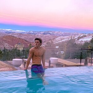 Rainer Dawn Instagram - Lance and I were absolutely vibin in this hot tub. 5 ft apart cuz I’m shy. ✌️💉