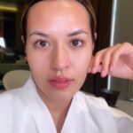 Raisa Andriana Instagram - Showing my current night time routine 🫶🏻 walaupun akhir-akhir ini kegiatanku lumayan padet aku tetep bisa jaga skin barrier pake #LancomeID yang bisa dibawa kemana-mana!