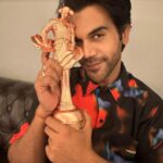 Rajkummar Rao Instagram – Won the most stylish Youth Icon award at the Bollywood Hungama Style Icons awards 2023. Gratitude 🙏❤️
