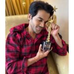 Rajkummar Rao Instagram - Got the Best Actor award at #RadioCityMidDayHitlist OTT awards for #MonicaOMyDarling. Thank you so much everyone who voted for me and thank you @vasanbala for making me your Jayant. Thank you @middayindia @midday_entertainment and @radiocityindia. Thank you @netflix_in @matchboxshots ❤️