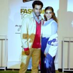 Rajkummar Rao Instagram - Rajkumar Rao (@rajkummar_rao) & Patralekhaa (@patralekhaa) exude electrifying energy and the dynamic neo-vintage spirit of cricket featuring off-the-pitch sporty chic styles for Shantnu Nikhil Cricket Club 🏏 @blenderspridefashiontour x @fdciofficial . Steeped in the roots of Cricket, #SNCC exemplifies a vision of modern day dressing injected with a much needed jolt of youthful swagger! . @shantanunikhil @snbyshantanunikhil . #ShantnuNikhilCricketClub #SNCC #CricketClub #SNCricketClub #ShantnuNikhil #CelebrationWear #Cricket #Sport #FDCIXBPFGT #blendersprideglasswarefashiontour2022