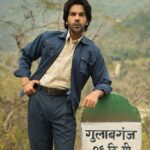 Rajkummar Rao Instagram - जल्द आ रहा हूँ आप सबसे मिलने #GunsAndGulaabs में। #TUDUM Presents #GunsAndGulaabs only on @netflix_in @rajanddk @viveck.daaschaudhary.mov @dqsalmaan @gouravadarsh @gulshandevaiah78 @d2r_films @tjbhanu @poojagor @shreyadhan13 @satishkaushik2178 @vipin.sta @iammanujsharma