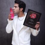 Rajkummar Rao Instagram - Grateful to be felicitated with the ‘ELLE Man Icon Award’ ✨ Thank you for all the love and support over these years! ❤️ @elleindia Designer @rajeshpratapsinghworks Stylist @rahulvijay1988 Hair @vijay.p.raskar Make up @nitin.ntd PR: @media.raindrop