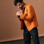 Rajkummar Rao Instagram - GQ India MOTY Progressive Powerhouse Awardee Rajkummar Rao, presented by Audi. Shot by Neha Chandrakant Styled by Selman Fazil Jumper, jeans,and sneakers: Dior Men (@dior) Look 2: Coat, shirt, trousers,and bow tie: Gucci (@gucci) Look 3: Jacket, shirt,and jeans: Countrymade (@countrymade_in) @audiin #RajkummarRao #GQMOTY2022 #GQIndia #AudiIndia