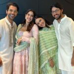 Rajkummar Rao Instagram - Mr and Mrs Mahi और हमारे निर्देशक की तरफ़ से आप सभी को दिवाली की बहुत बहुत शुभकामनाएँ। @janhvikapoor @sharanssharma Aur doosri picture Monica ke Darlings Mahi ke sath. @akansharanjankapoor #HappyDiwali