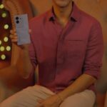 Rajkummar Rao Instagram - Behind the scenes of how I undertook @vivo_india’s #MasterTheLight challenge with the vivo V29 series. Hope this clears out how the Night portrait with Smart Aura Light helps simplify photography in any kind of low light conditions! #vivoV29Series #DelightEveryMoment #ThePortraitMasterpiece #MasterTheLight