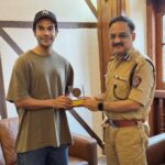 Rajkummar Rao Instagram - It was truly an inspiring and productive meeting today with the Commissioner of Police, Mumbai, Vivek Phansalkar Sir at the iconic Commissioner's office. Thank you so much for such great insights sir. We delved into the pressing issues of cleanliness and citizen awareness, both of which are pivotal for the betterment of our beloved city. Together, with the Commissioner sir’s and Mumbai Police’s support and the collective effort of all of us, we aspire to make Mumbai cleaner, safer, and more aware. Let's join hands and embark on this journey towards a brighter tomorrow, ensuring that not only we benefit from the actions we take today but also our future generations. @cpmumbaipolice @mumbaipolice