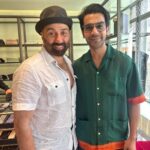 Rajkummar Rao Instagram - With the man of the hour himself @iamsunnydeol sir. So proud of you and your achievements sir. You deserve this and much more. आप आग नहीं क़हर हो। #Gadar2 Tara Singh and Tipu Tiger.