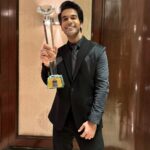 Rajkummar Rao Instagram - Won the Best Actor OTT Performer of the year award at #HTCityOTTPlayAwards2023 for both #Guns&Gulaabs and #MonicaOMyDarling. Gratitude. 🙏🙏 ❤️ @htcity @ottplayapp