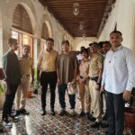 Rajkummar Rao Instagram - It was truly an inspiring and productive meeting today with the Commissioner of Police, Mumbai, Vivek Phansalkar Sir at the iconic Commissioner's office. Thank you so much for such great insights sir. We delved into the pressing issues of cleanliness and citizen awareness, both of which are pivotal for the betterment of our beloved city. Together, with the Commissioner sir’s and Mumbai Police’s support and the collective effort of all of us, we aspire to make Mumbai cleaner, safer, and more aware. Let's join hands and embark on this journey towards a brighter tomorrow, ensuring that not only we benefit from the actions we take today but also our future generations. @cpmumbaipolice @mumbaipolice