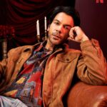 Rajkummar Rao Instagram - Tip-u of the day: If you can’t buy her flowers, dress like one 🌹 For more Tipus and tricks, catch #GunsAndGulaabs, now streaming only on Netflix! #GunsAndGulaabsOnNetflix @rajanddk @rajkummar_rao @dqsalmaan @gouravadarsh @tjbhanu @gulshandevaiah78 @iamsumankumar @sumitaroraa @shreyadhan13 @poojagor @vipin.sta @thisisnileshdivekar @iammanujsharma @goutamsharmaa191 @gouravsharmaa191 @tanishqchaudhary_ @krishrao_official @suhanisethi_ @araham.sawant @d2r_films @Amanpant02 #SatishKaushik