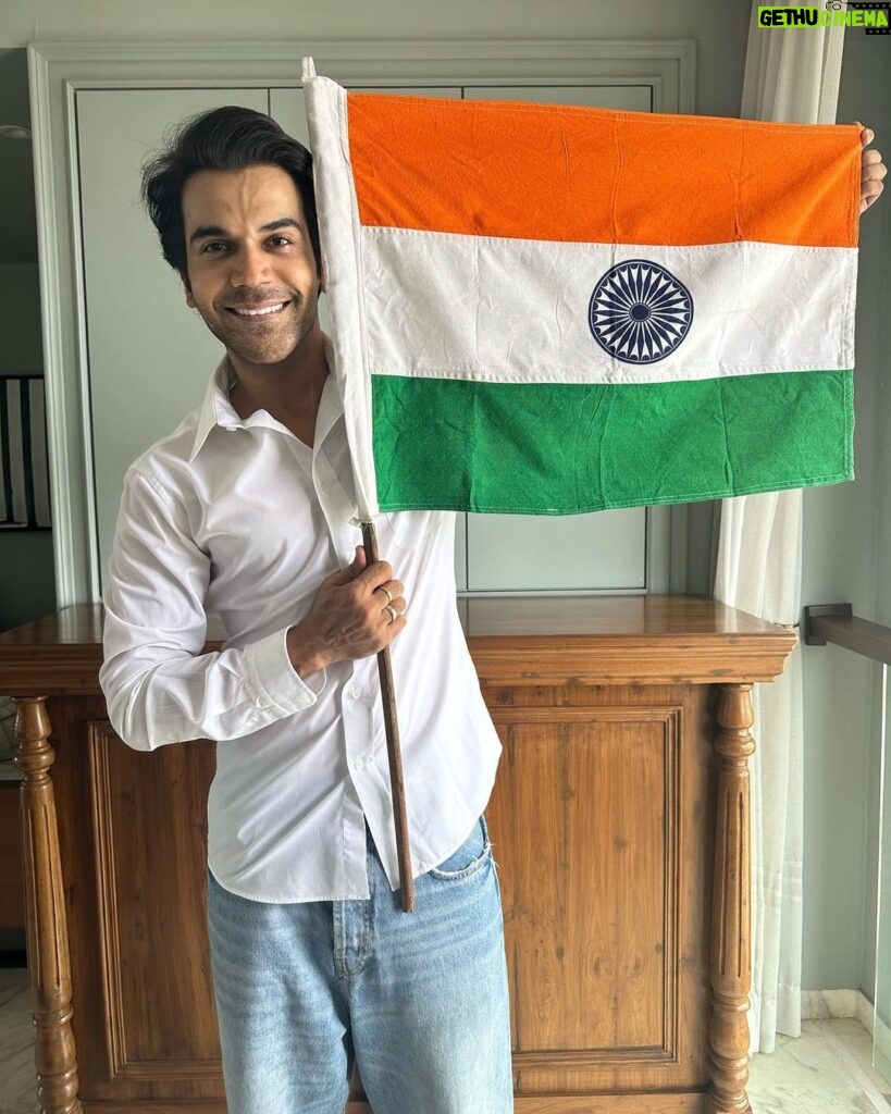 Rajkummar Rao Instagram - Happy Independence Day. भारत माता को शत् शत् नमन ❤️🇮🇳 #HarGharTiranga @amritmahotsav