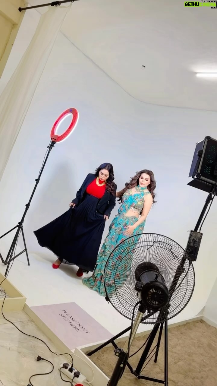 Rakhi Sawant Instagram - Happy birthday Behen @rakhisawant2511 🎂❤️