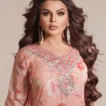 Rakhi Sawant Instagram – Some stills form our recent photo session! What a blast! Big thanks to our awesome team:
Photography by- @deepikasdeepclicks Makeup by- @shiwanidawar_artistry 
Hair by- @hairfyvivek 
Jewellery by- @manimuktaajewels 
Location- @oatmilksocial @karinabedi_ 
@rakhisawant2511 @itsafsanakhan
Subscribe @afsanakhanmusic Chandigarh, India
