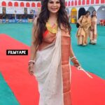 Rakhi Sawant Instagram - "Achcha lag raha hai Bengali look?" Rakhi Sawant celebrates Pujo! . #filmyape #bollywood #rakhisawant