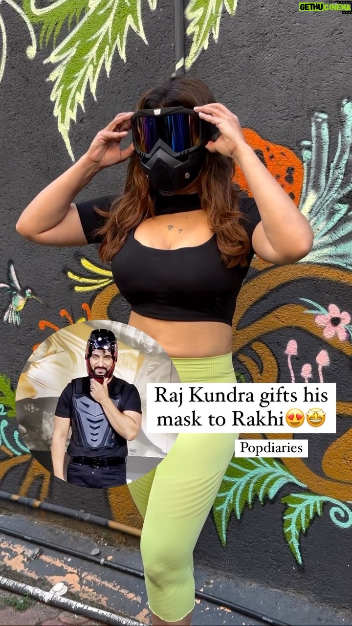 Rakhi Sawant Instagram - Raj Kundra gifts his mask to Rakhi Sawant😍 Do you like Rakhi’s mask look?❤️ . . . . #rajkundra #rakhisawant #bollywood #bollywoodupdates #bollywoodnews #bollywoodcelebrity #popdiaries