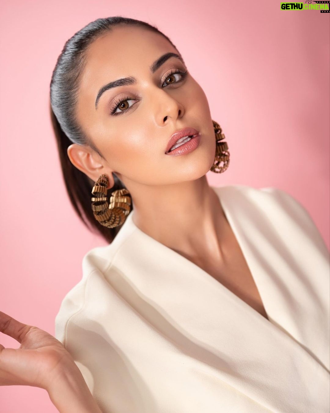 Rakul Preet Singh Instagram - White swan š¤ Outfit @safiyaa_official Earrings @amamajewels Ring @misho_designs Footwear @rossobrunelloofficial Styled by @anshikaav Assisted by @bhatia_tanisha Makeup @im__sal Hair @aliyashaik28 Shot by @deepak_das_photography