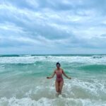 Rakul Preet Singh Instagram - No points for guessing my fav place 💙 #beachbum #waterbaby