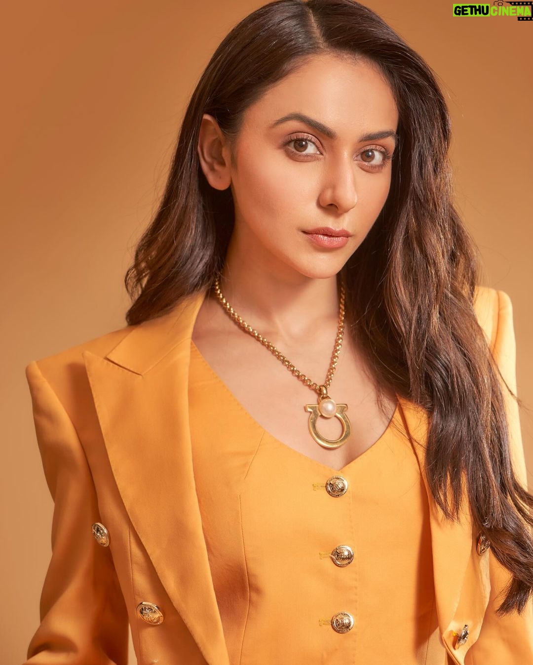 Rakul Preet Singh Instagram - Orange marmalade š§” Outfit @helenanthonyofficial NecklaceĀ @viangevintage x @ferragamo Rings @blingthingstore @avior.jewels Footwear @aldo_shoes Styled by @anshikaav Assisted by @bhatia_tanisha Makeup @im__sal Hair @aliyashaik28 Shot by @kaasastudio