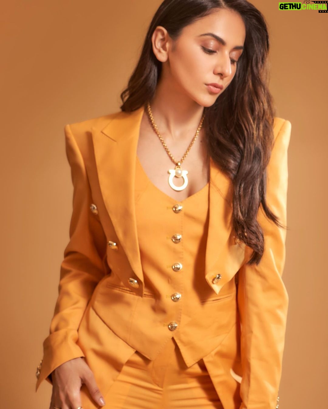 Rakul Preet Singh Instagram - Orange marmalade š§” Outfit @helenanthonyofficial NecklaceĀ @viangevintage x @ferragamo Rings @blingthingstore @avior.jewels Footwear @aldo_shoes Styled by @anshikaav Assisted by @bhatia_tanisha Makeup @im__sal Hair @aliyashaik28 Shot by @kaasastudio