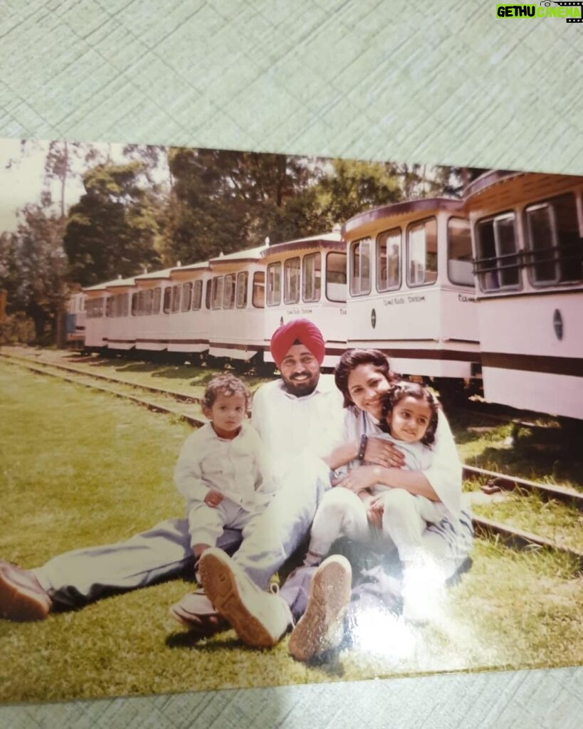 Rakul Preet Singh Instagram - Happppy anniversary mommy poppy ❤️ thankyou for making us believe in love and showing us what true companionship is. The respect you have for one another is the most precious thing!! May you be blessed with joy always and may you keep travelling and sending us more n more pics on the group ❤️ love you both so much 🤗🤗🤗 @kayjay.singh @ri.ni112 @aman01offl