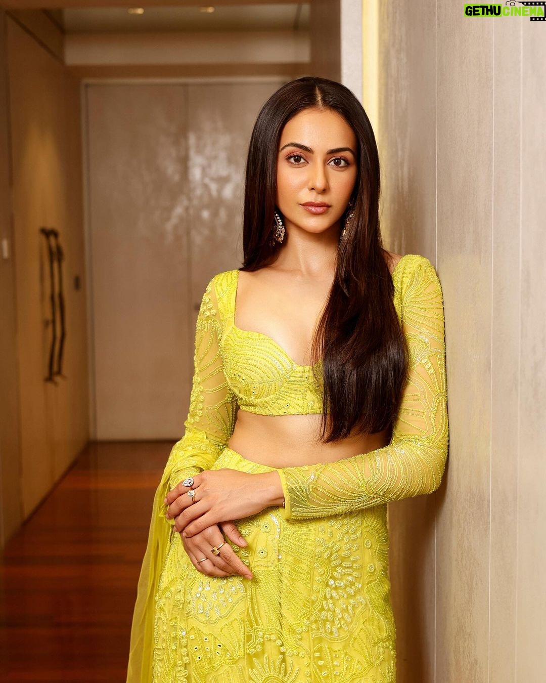Rakul Preet Singh Instagram - 💛💛💛 Outfit @mishruofficial Earrings @razwada.jewels Rings @nornament Styled by @anshikaav Styling Team @bhatia_tanisha @tanazfatima Makeup @im__sal Hair @aliyashaik28 Shot by @dinesh_ahuja