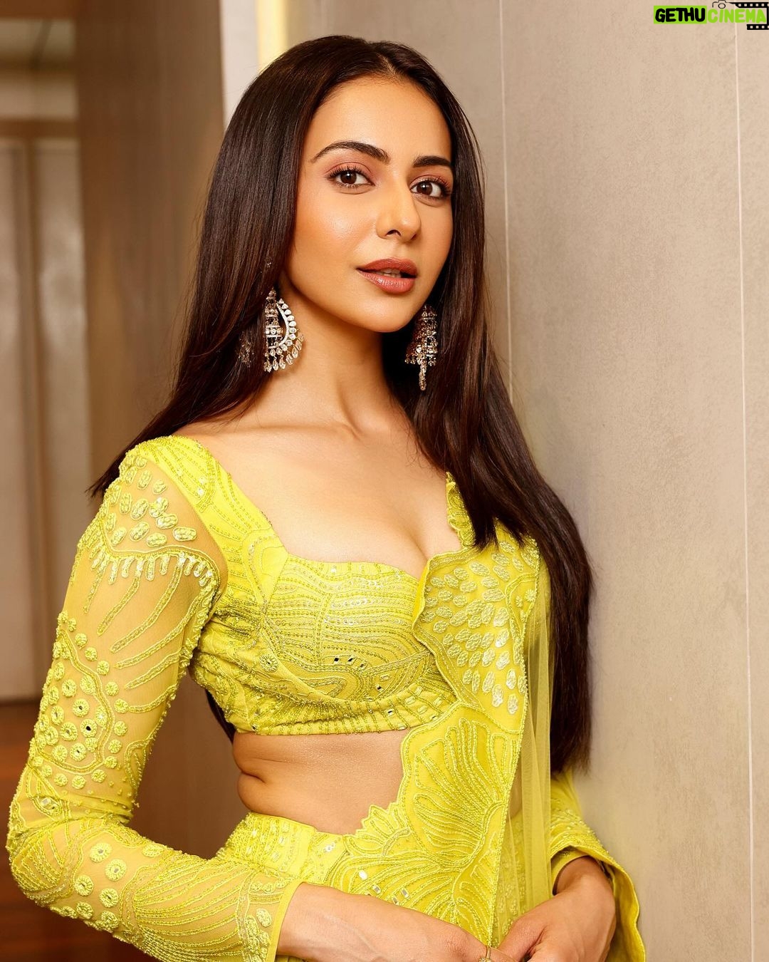 Rakul Preet Singh Instagram - 💛💛💛 Outfit @mishruofficial Earrings @razwada.jewels Rings @nornament Styled by @anshikaav Styling Team @bhatia_tanisha @tanazfatima Makeup @im__sal Hair @aliyashaik28 Shot by @dinesh_ahuja