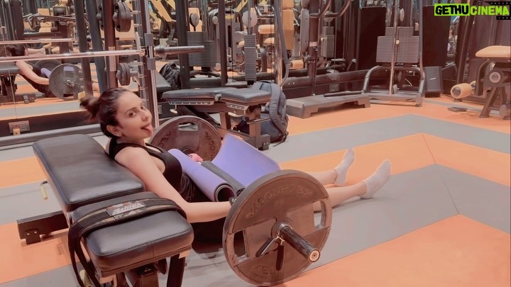 Rakul Preet Singh Instagram - I wonder why it’s so easy to gain and a pain to shed 🤪🤪 getting rid of the holiday calories 💪🏼💪🏼 one day at a time .. slow and steady maintaining the balance and harmony of body ! @asv_ironforlife #55kg glute bridges