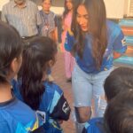 Rakul Preet Singh Instagram – Had the most beautiful meeting with these wonderful kids from GHAR Pune @sant_ishwar_foundation .. organized for them to watch the @hyderabadstrikers match and they cheered the loudest !! Their smiles made my day ❤️
