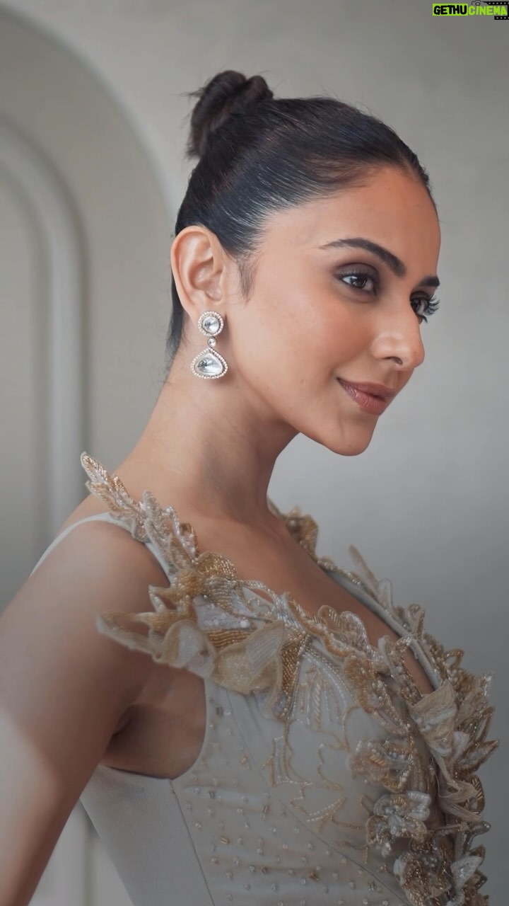 Rakul Preet Singh Instagram - Thrilled to welcome #KALKIinBengaluru 💝 Felt pretty in their new ZAYRA collection. Recommending you dearly to visit this grand store in Jayanagar - the heart of #NammaBengaluru You will be awe-inspired and stunned to experience personalised shopping here! 𝐊𝐀𝐋𝐊𝐈 𝐁𝐞𝐧𝐠𝐚𝐥𝐮𝐫𝐮 𝐒𝐭𝐨𝐫𝐞 | 𝐍𝐎𝐖 𝐎𝐏𝐄𝐍 📍30, 11th Main Rd, 4th Block, Jayanagar, near Jayanagar Bus Stop, Bengaluru 560011 #KALKI #Bengaluru #karnataka