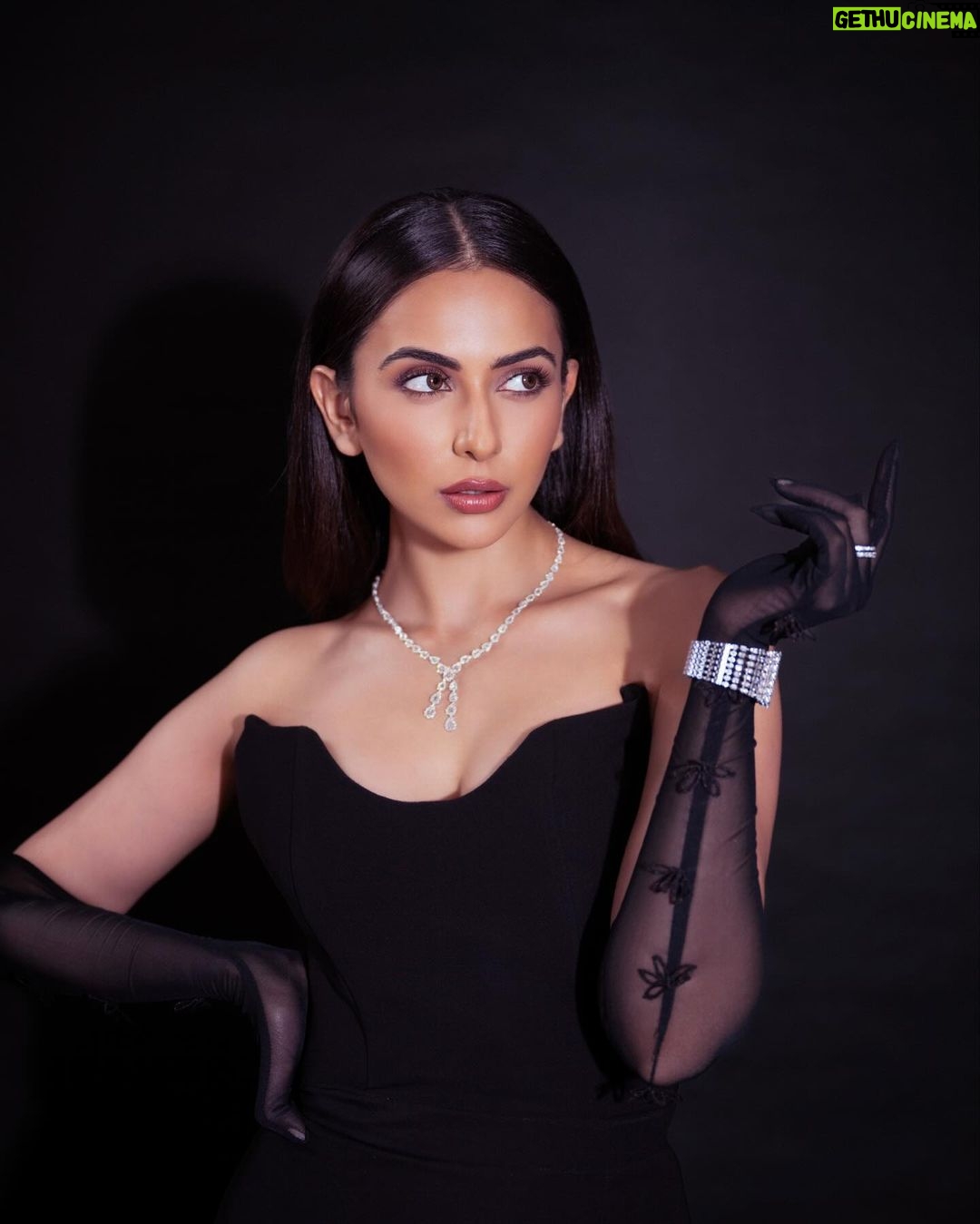 Rakul Preet Singh Instagram - Black is mystery 🖤 Outfit @stada_couture Jewellery @notandas_jewellers Gloves @labelankitajain Footwear @rossobrunelloofficial Styled by @anshikaav Assisted by @bhatia_tanisha Makeup @im__sal Hair @aliyashaik28 Shot by @deepak_das_photography